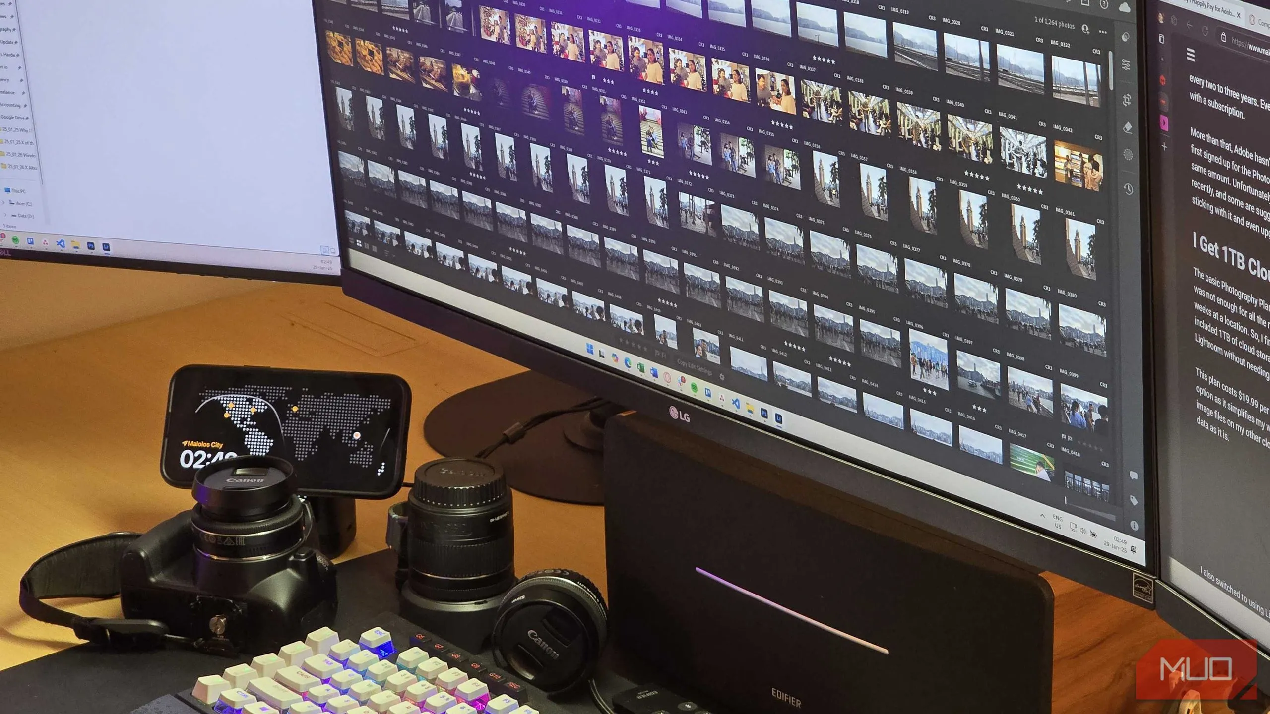 Adobe Lightroom hiển thị thư viện ảnh lớn trên màn hình, thể hiện khả năng làm việc với dung lượng 1TB lưu trữ đám mây.