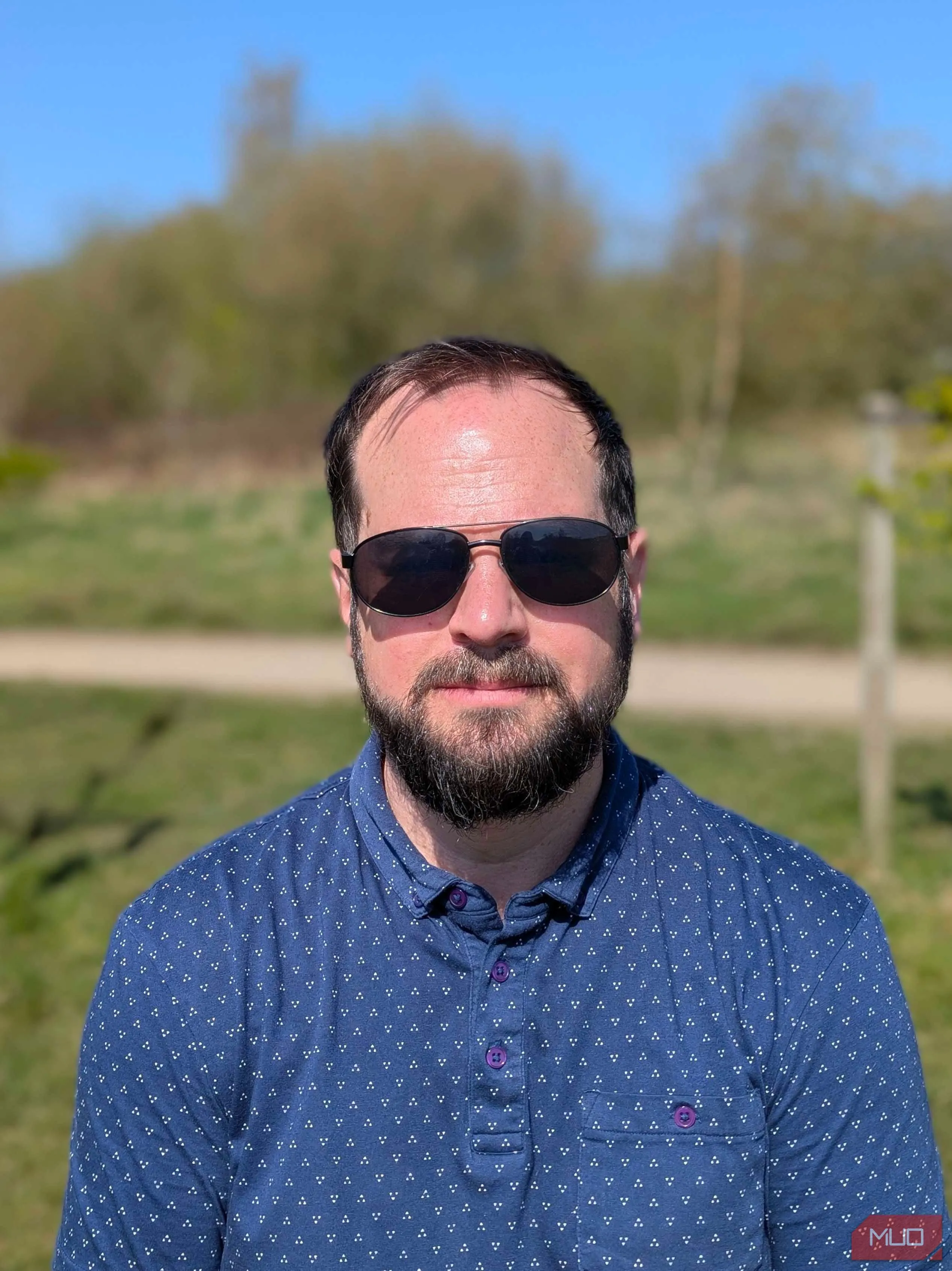 Ảnh chân dung chụp bằng smartphone sử dụng chế độ Portrait Mode, hậu cảnh được làm mờ nghệ thuật.
