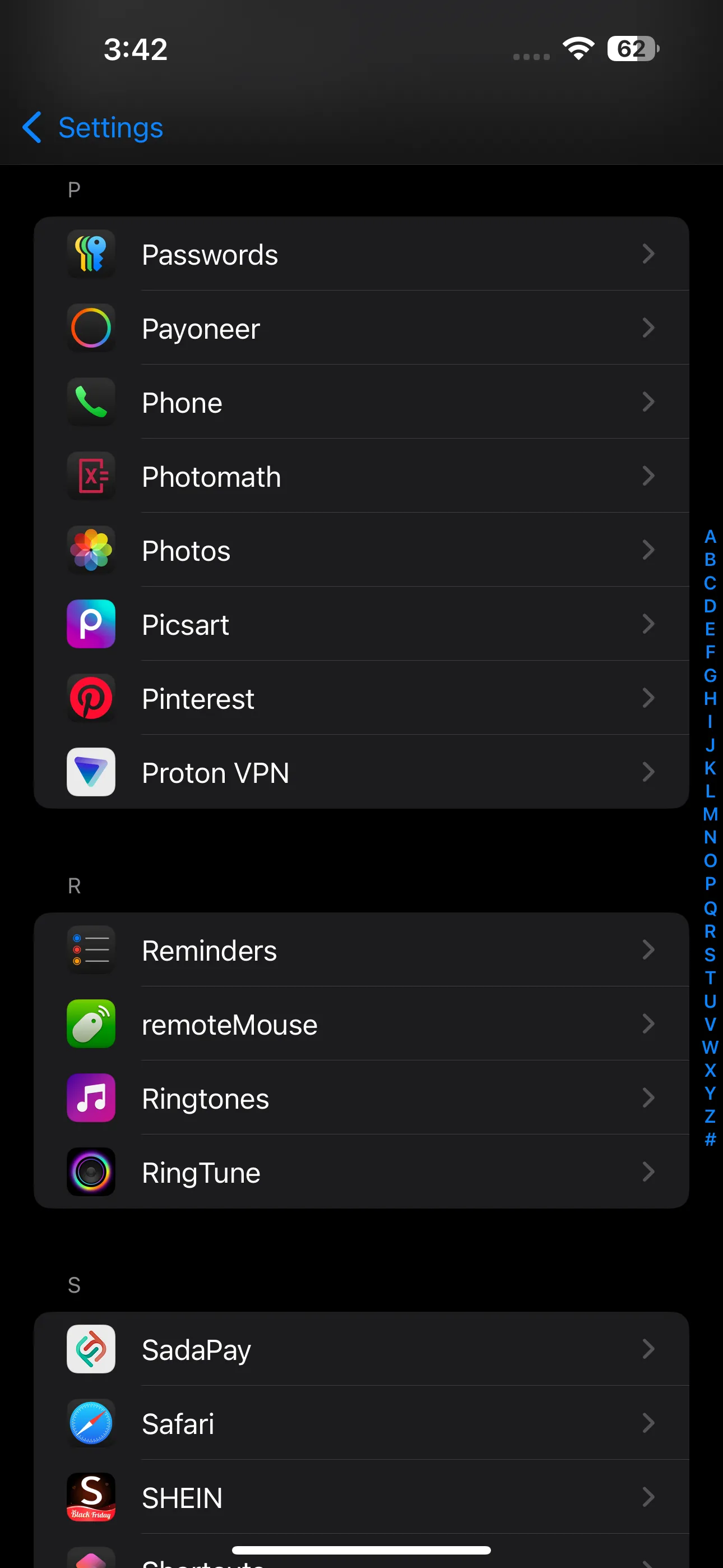 Ảnh chụp màn hình ứng dụng Cài đặt iOS hiển thị danh sách các ứng dụng đã cài đặt trên iPhone