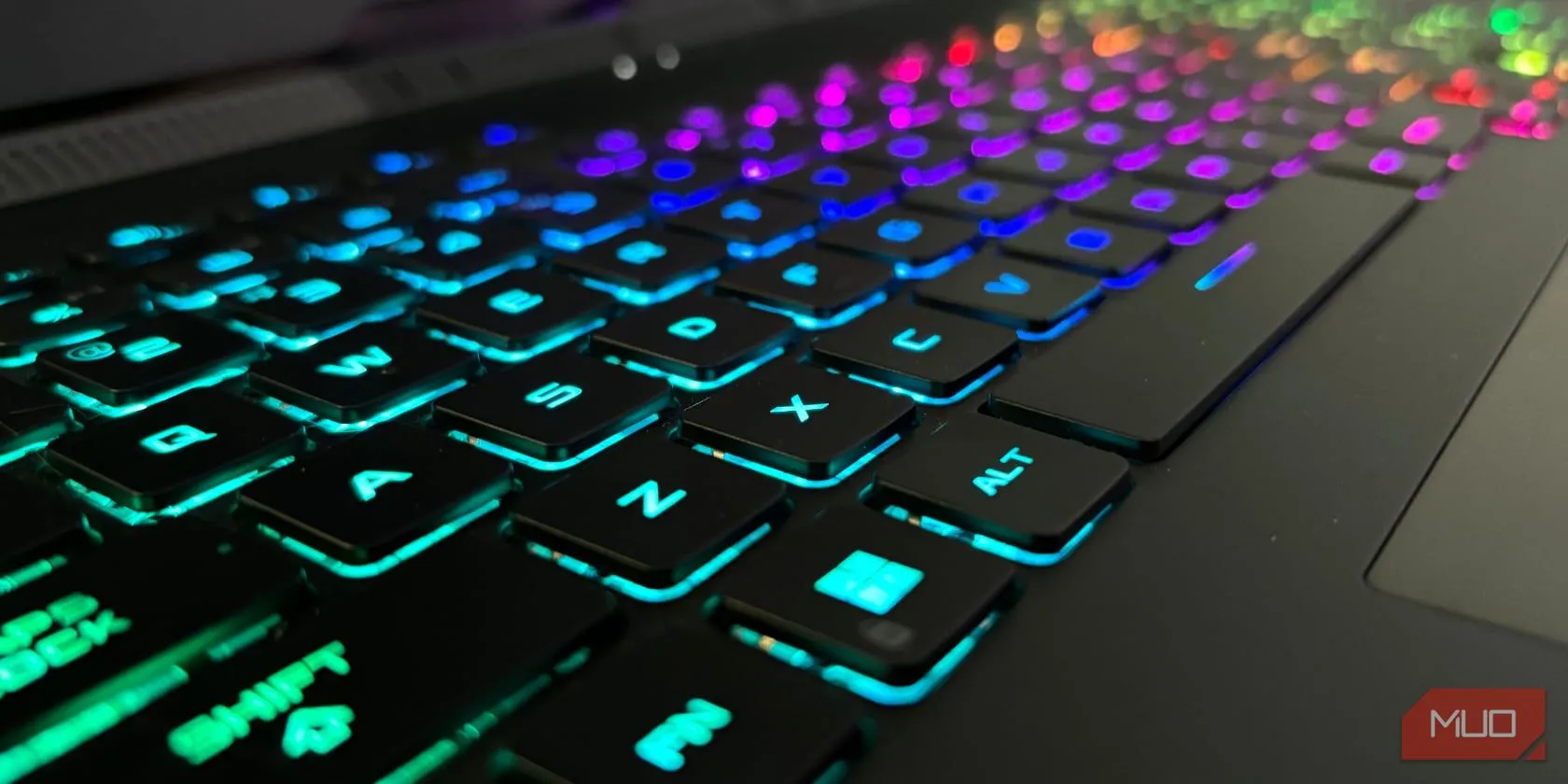 Bàn phím với các phím tắt Windows 11 để ghim cửa sổ