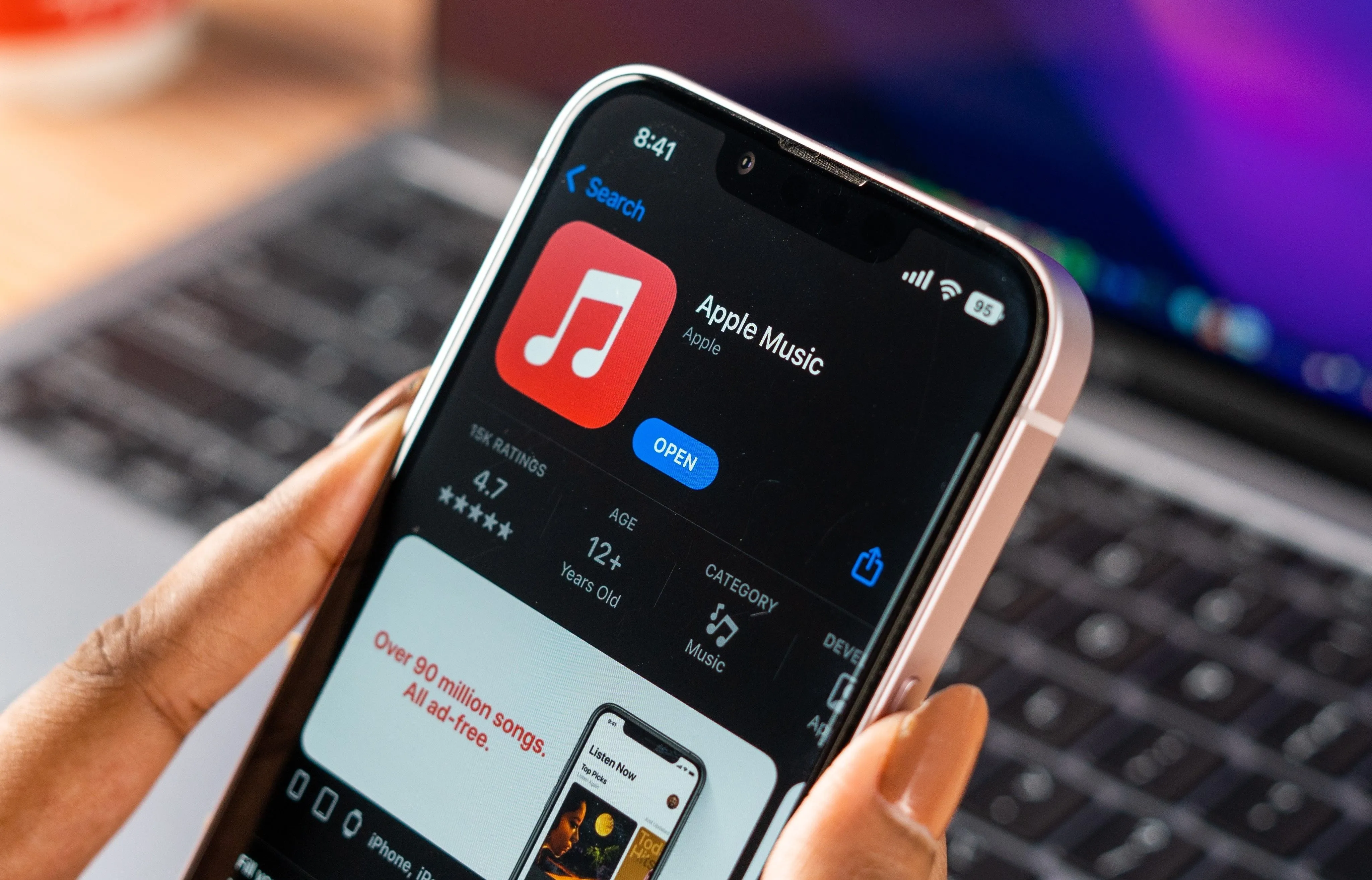 Biểu tượng Apple Music trên màn hình điện thoại