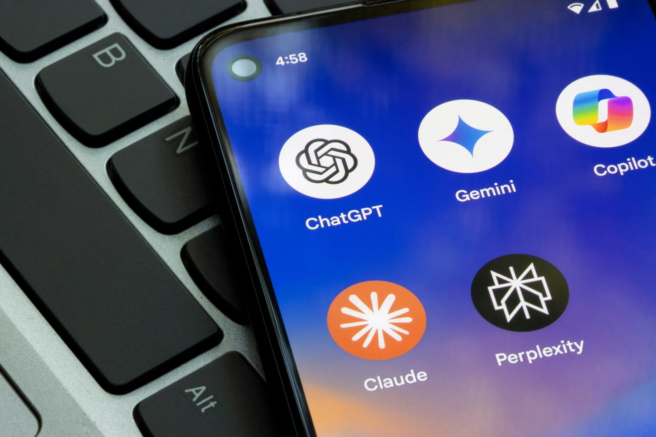 Biểu tượng chatbot AI trên màn hình điện thoại thông minh