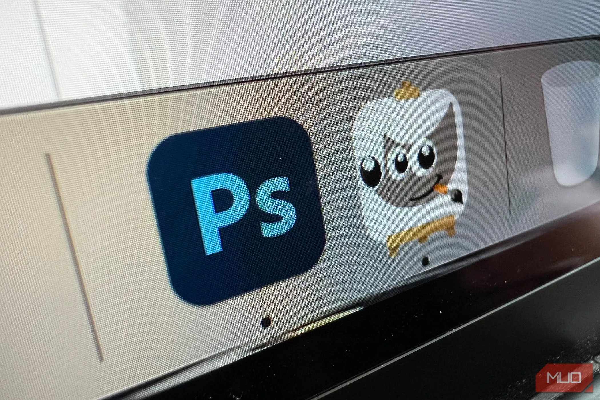 Biểu tượng GIMP và Photoshop trên MacBook