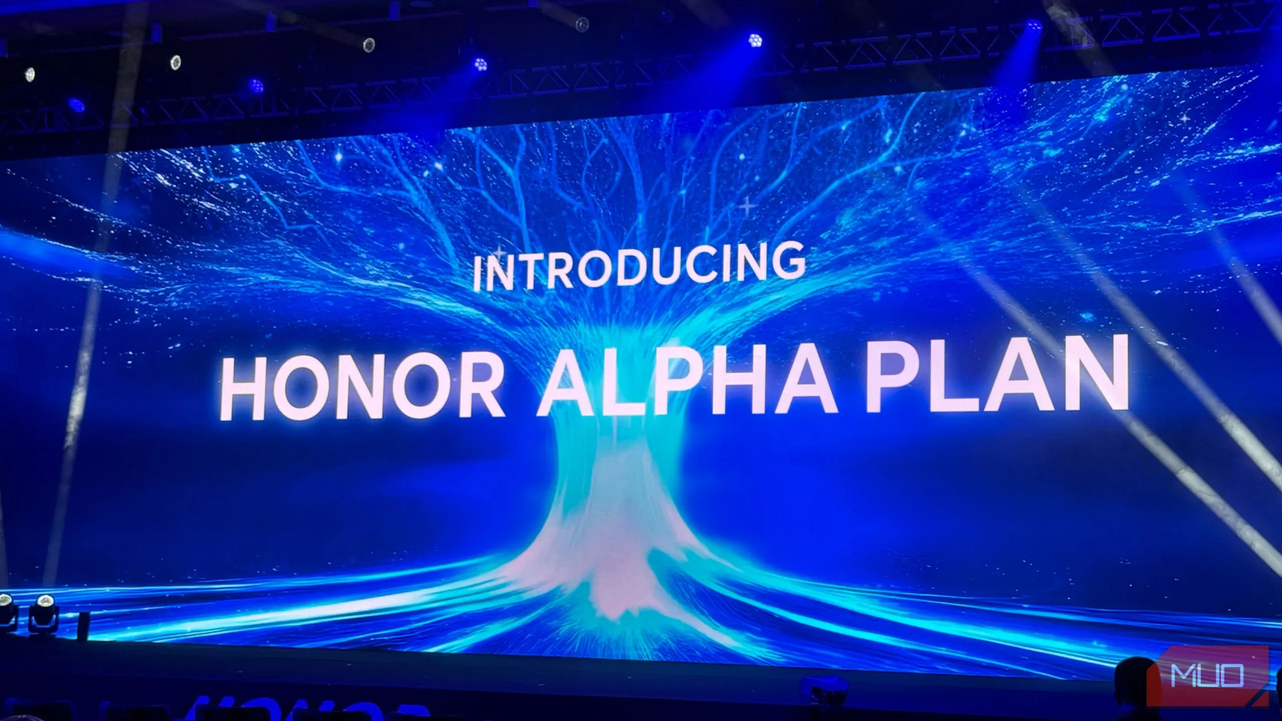 Biểu tượng Honor và tầm nhìn hệ sinh thái AI mở trong kế hoạch AI Alpha