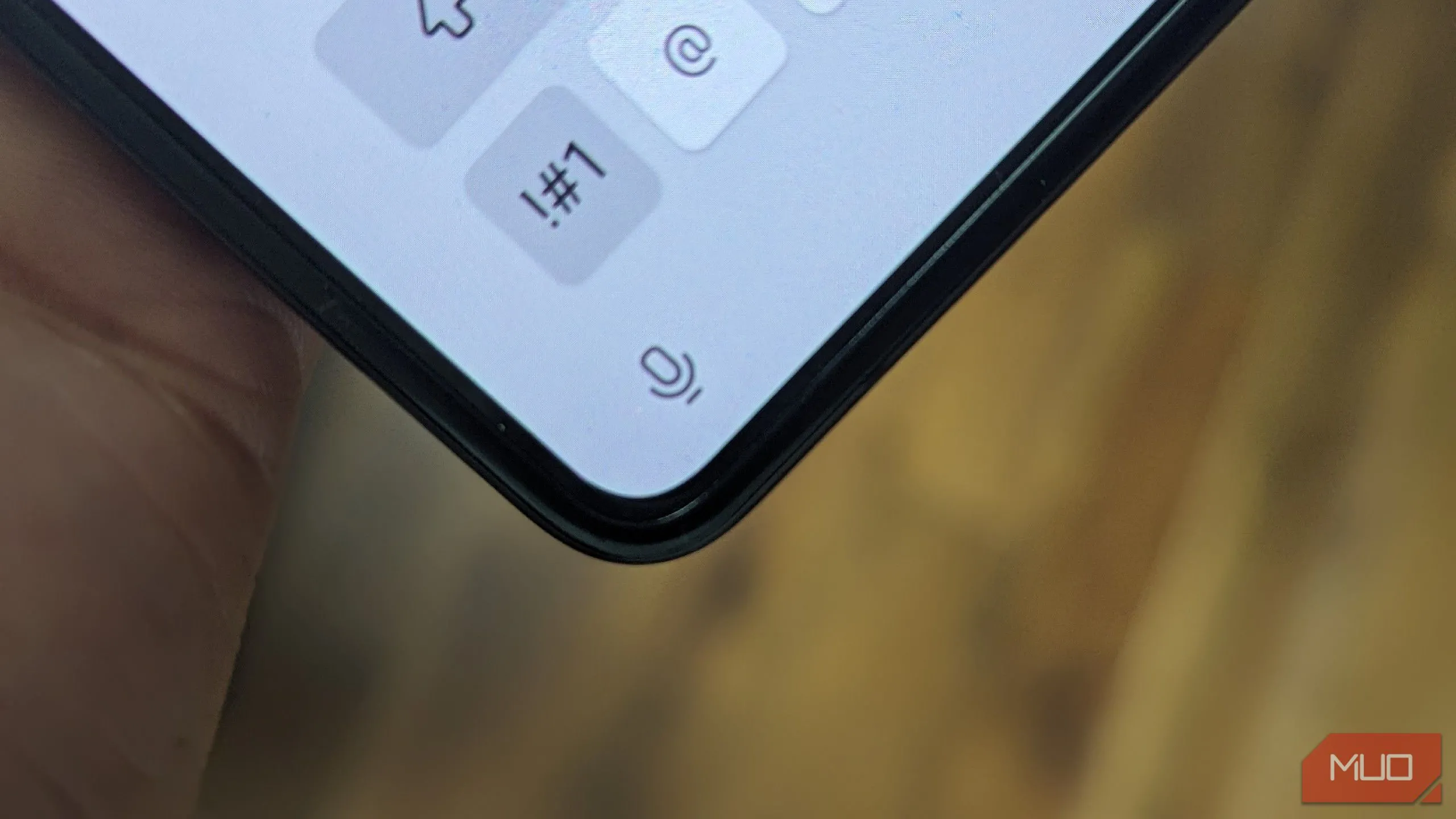 Biểu tượng micro trên bàn phím ảo của điện thoại Samsung Galaxy Z Fold 5