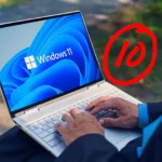 Biểu tượng số 10 bên cạnh laptop chạy Windows 11, ám chỉ hỗ trợ Windows 10 sắp kết thúc.