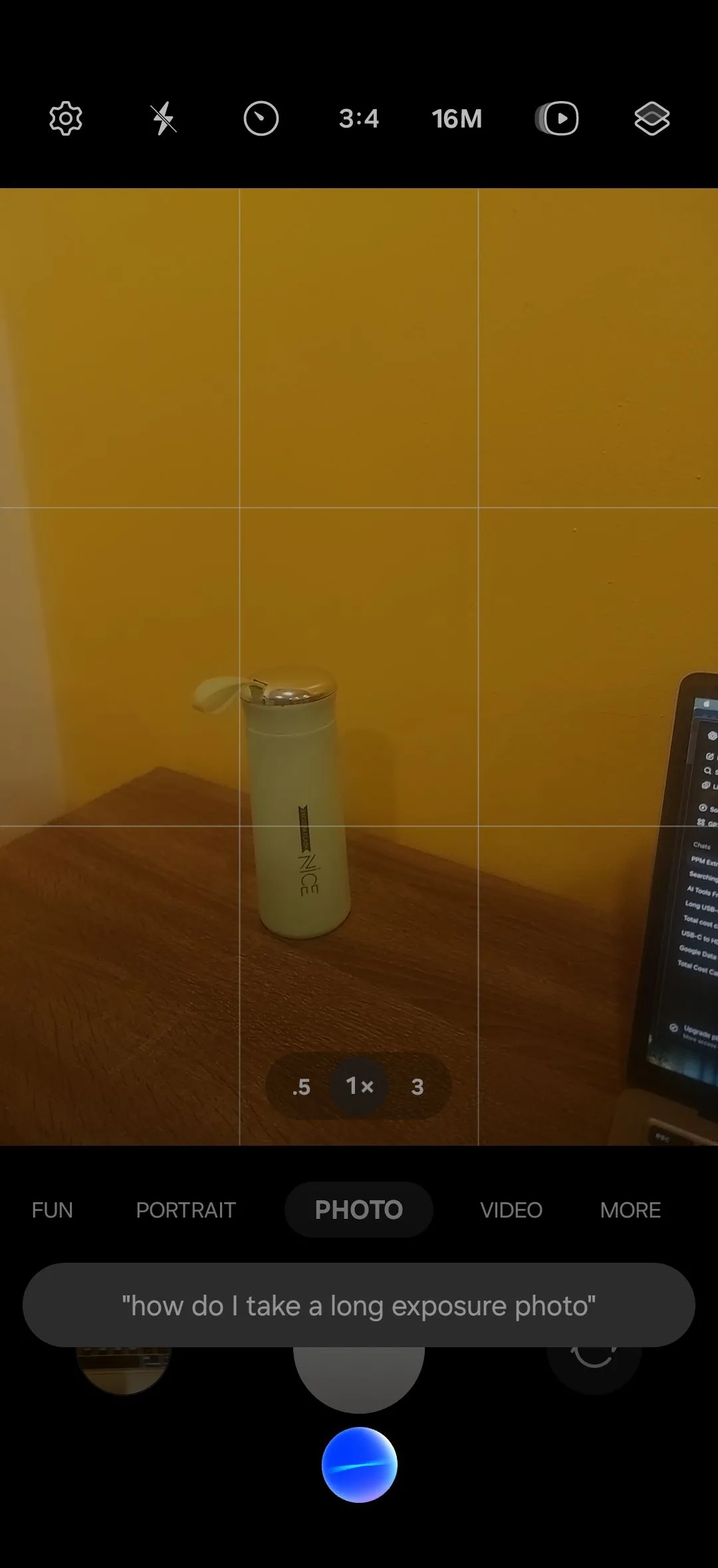 Bixby hướng dẫn và thực hiện chụp ảnh phơi sáng ngay trên ứng dụng camera điện thoại.