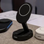 Bộ sạc không dây Qi2 của Belkin tại triển lãm IFA 2023, thể hiện khả năng căn chỉnh từ tính và sạc hiệu quả.