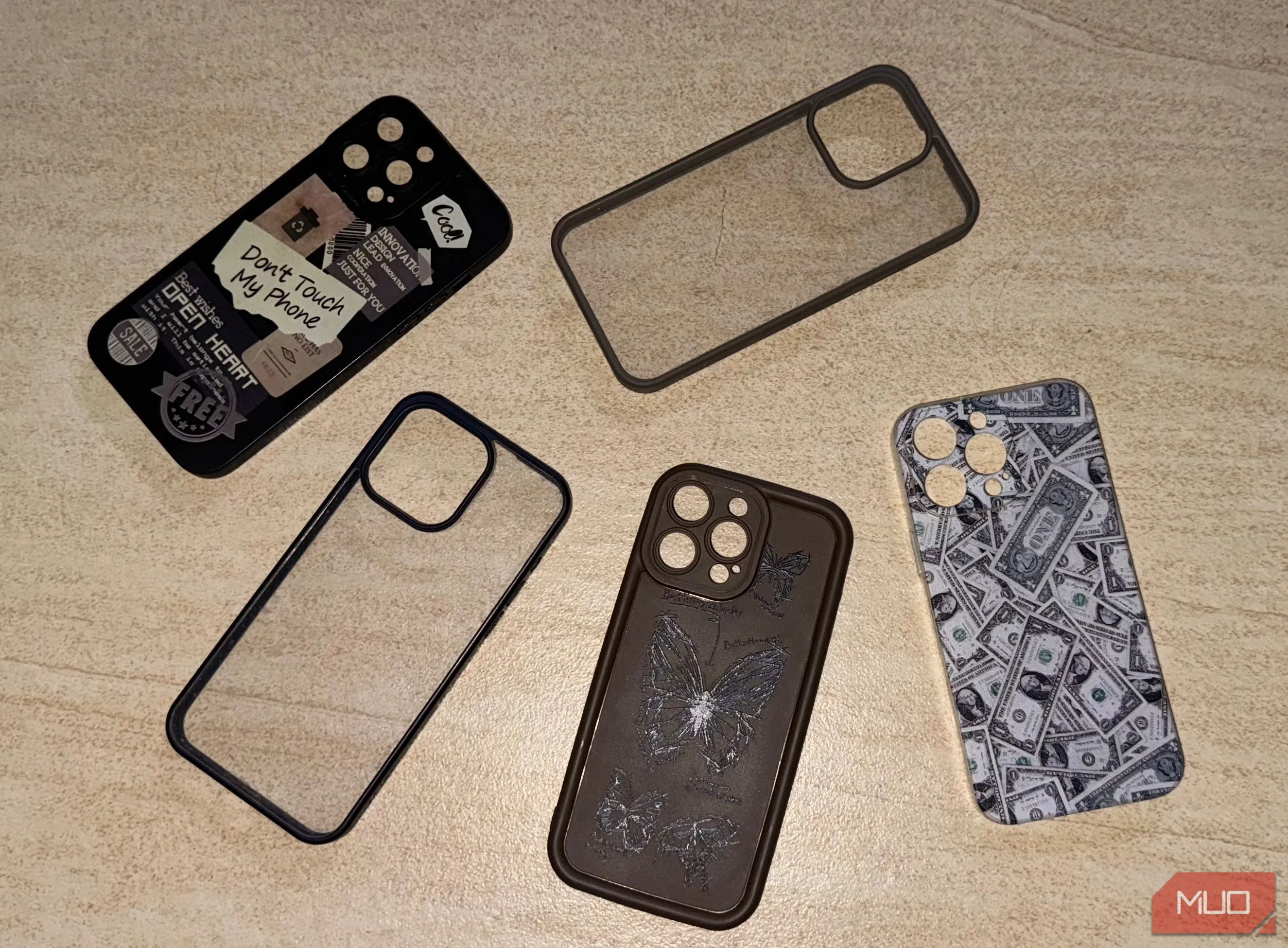 Bộ sưu tập ốp lưng điện thoại, thể hiện cách các thiết bị siêu mỏng như iPhone 17 Air có thể giảm kích thước tổng thể khi dùng ốp.