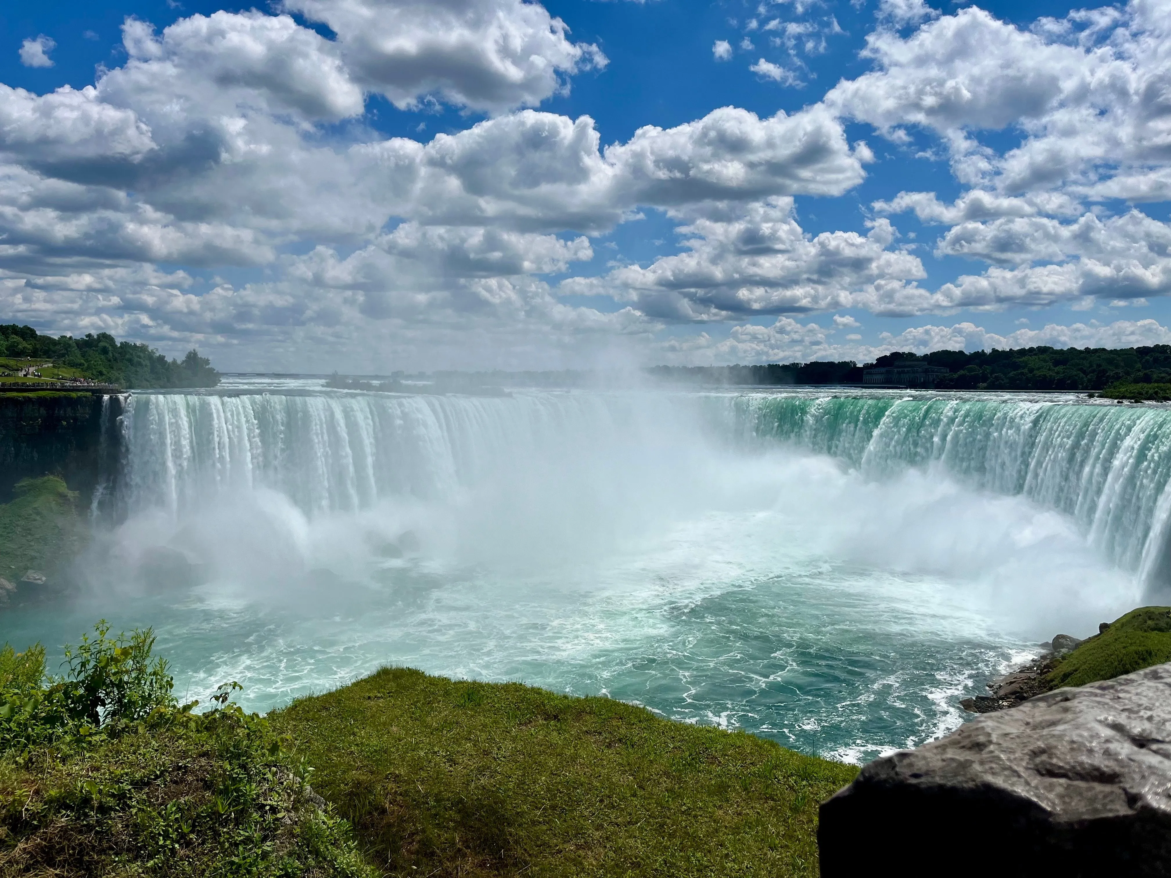 Bức ảnh gốc thác Niagara Falls chụp từ góc nhìn xa