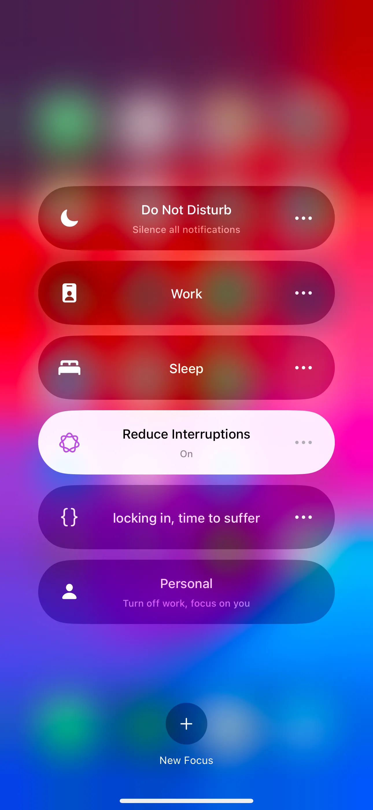 Các tùy chọn chế độ Tập Trung (Focus Mode) trong Trung tâm điều khiển iPhone, bao gồm &quot;Giảm Gián Đoạn&quot;