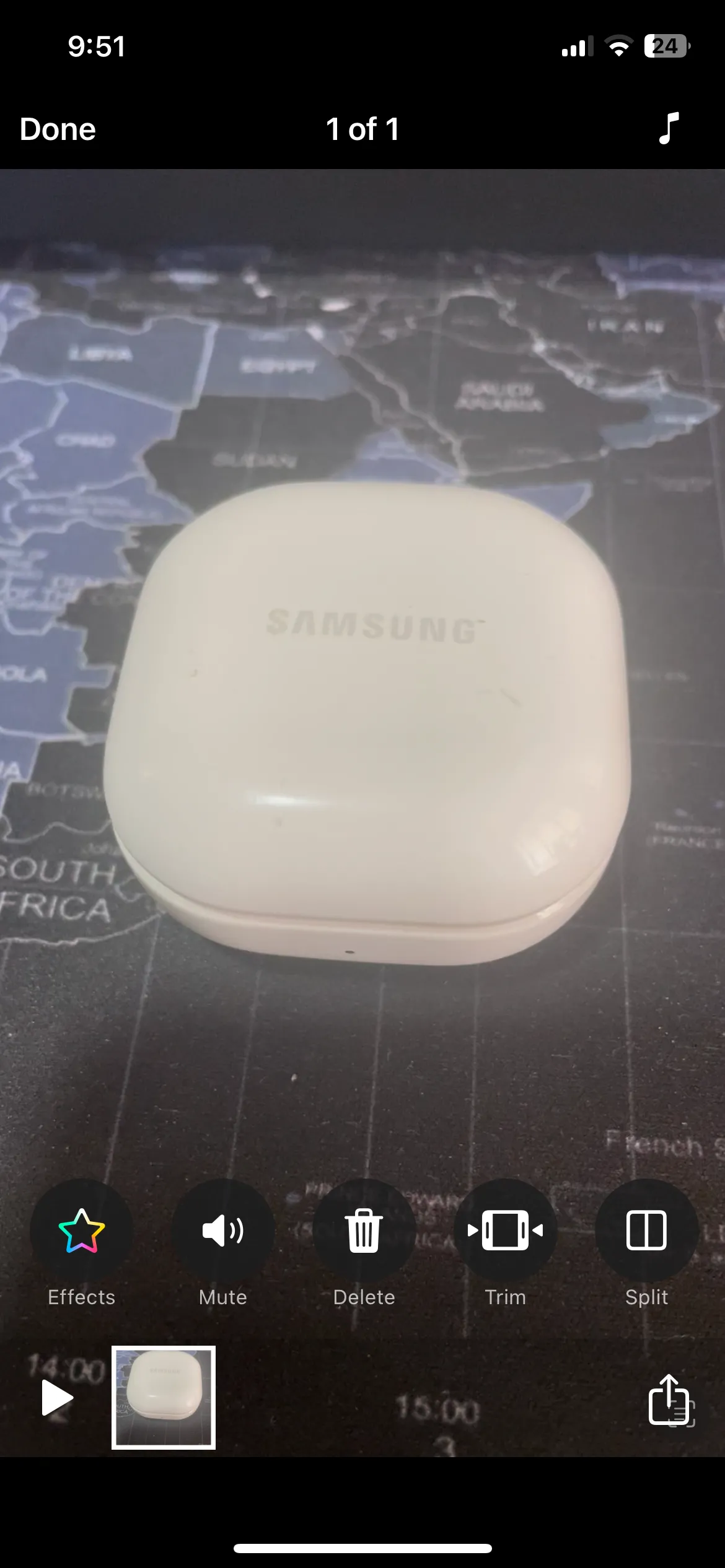 Các tùy chọn chỉnh sửa và hiệu ứng sáng tạo trong ứng dụng Clips của Apple trên iPhone, giúp tạo video ngắn độc đáo.