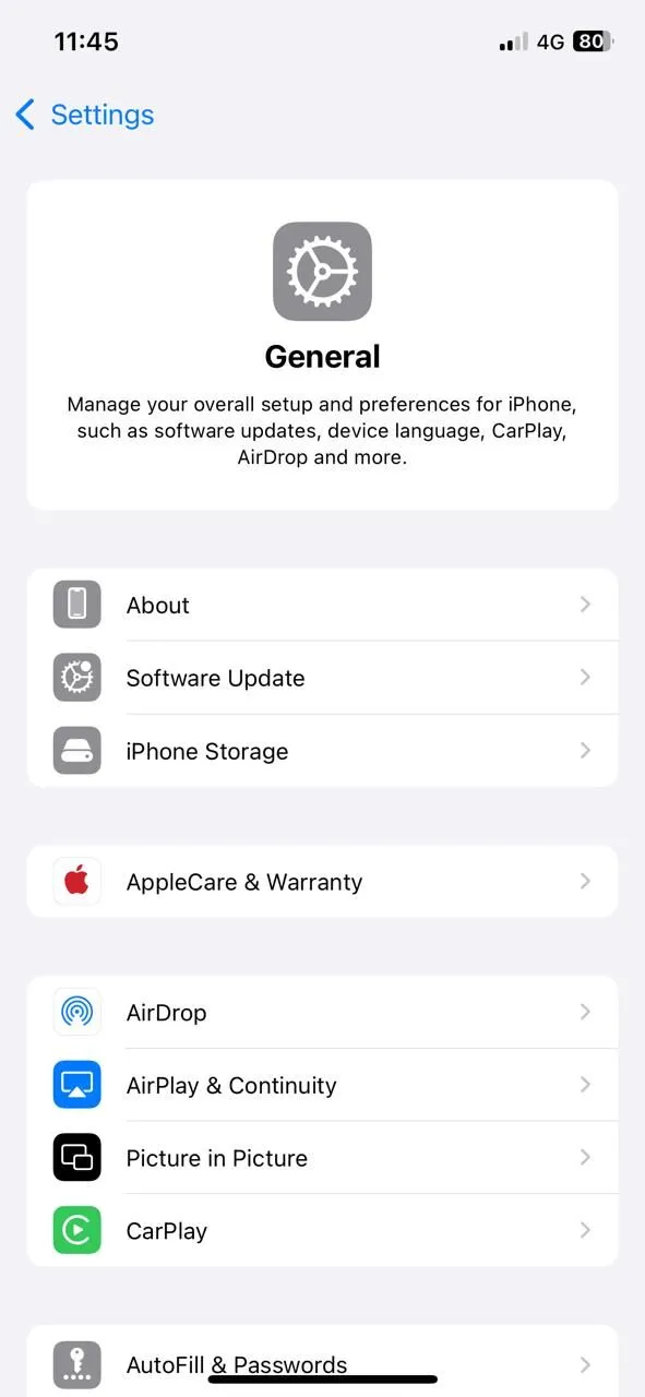 Cài đặt Chung trên iPhone hiển thị tùy chọn Cập nhật phần mềm