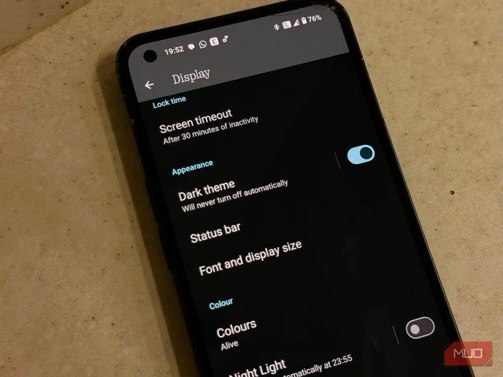 Cài đặt chuyển đổi chế độ tối trên điện thoại Android