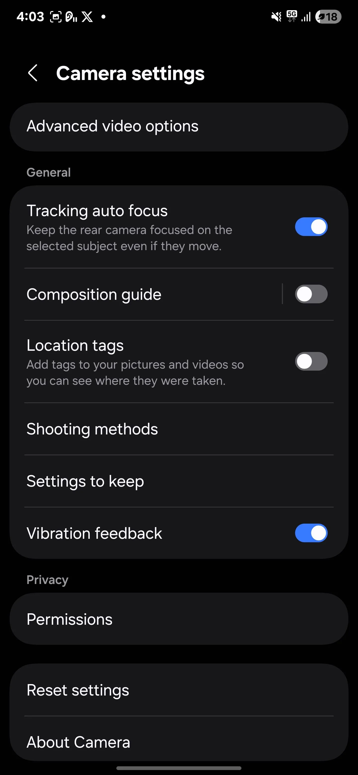 Cài đặt Hướng dẫn bố cục trong ứng dụng camera Samsung, cho phép bật đường kẻ lưới