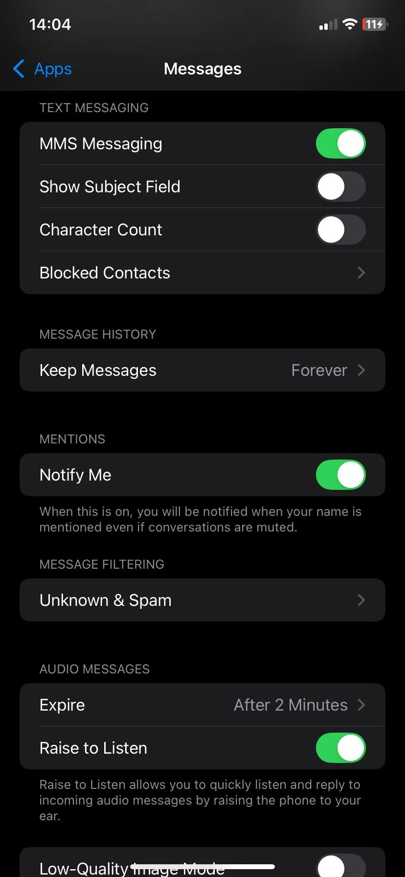 Cài đặt Tin nhắn trên iPhone hiển thị tùy chọn "Lưu Tin Nhắn"