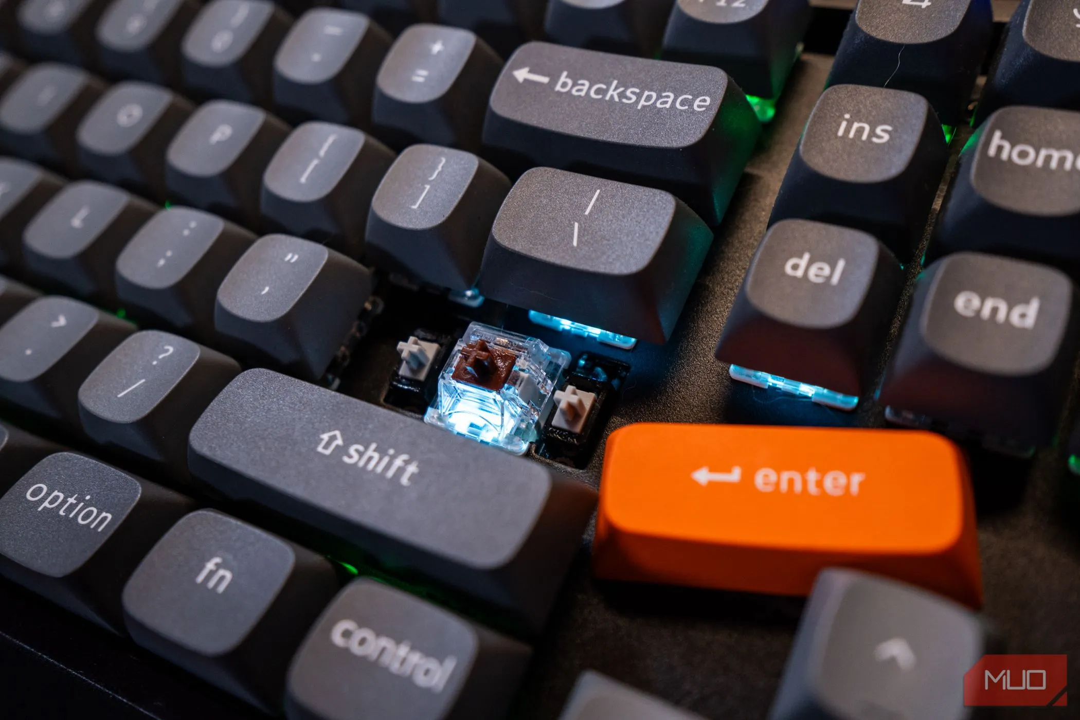 Cận cảnh stabilizer PCB của phím Enter trên Keychron K8 Max