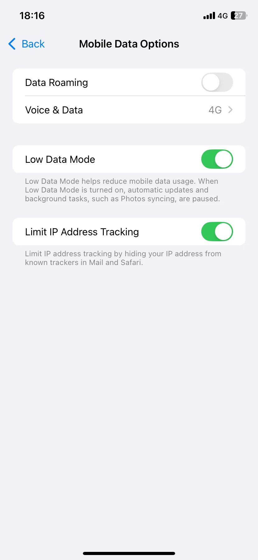 Chế độ Dữ liệu Thấp được bật trên iPhone, có thể ảnh hưởng đến việc cập nhật email.