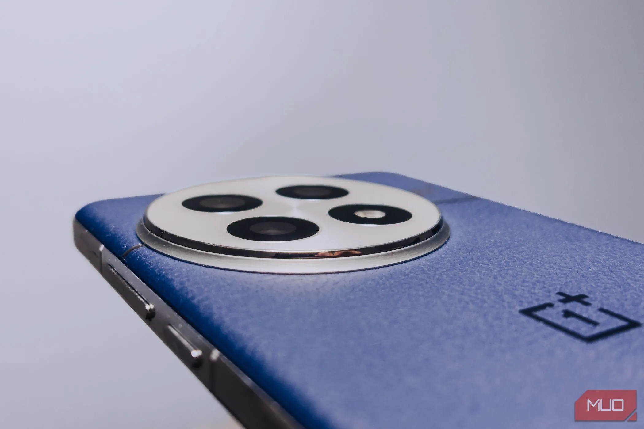 Chi tiết cụm camera Hasselblad trên OnePlus 13