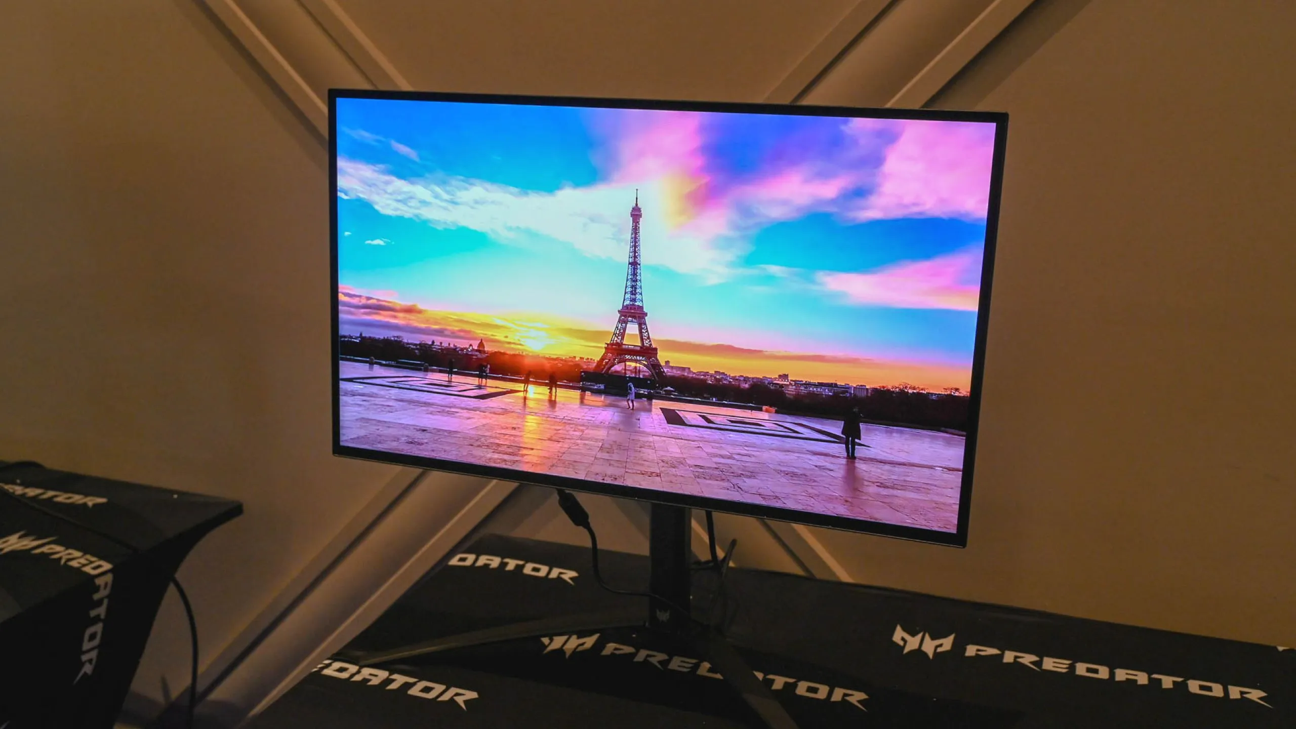 Chi tiết màn hình chơi game OLED Acer Predator X27U
