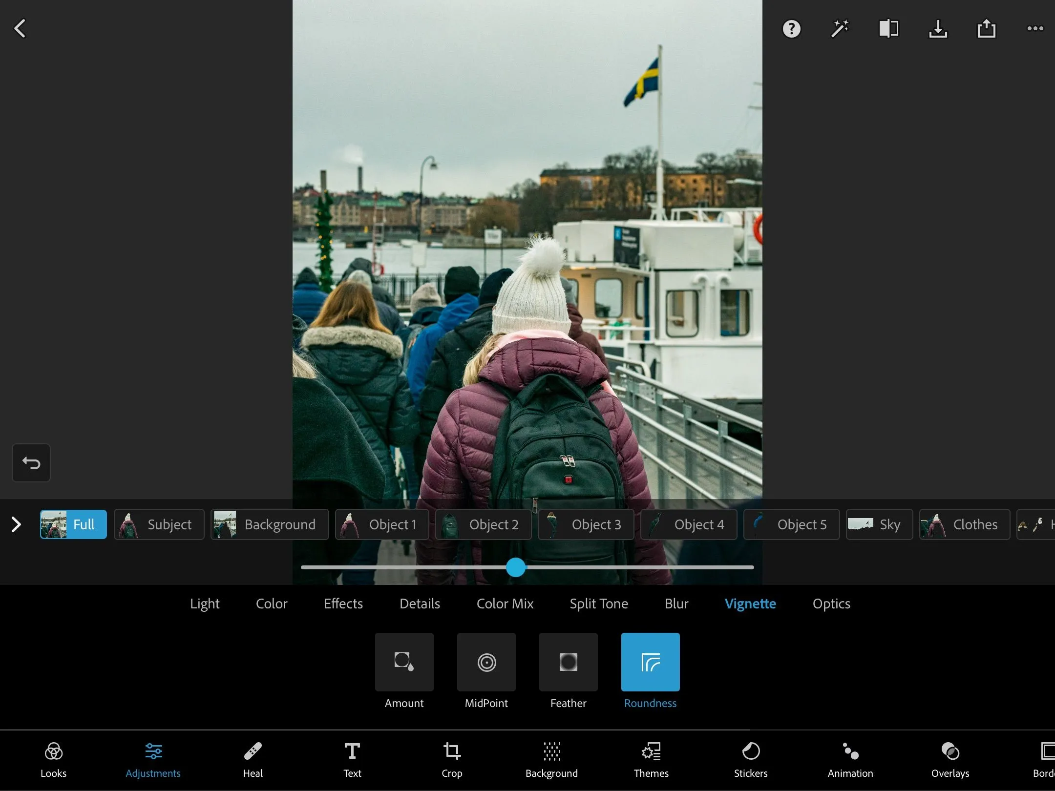 Chỉnh sửa các đối tượng hoặc chủ thể riêng biệt trong Photoshop Express trên iPad