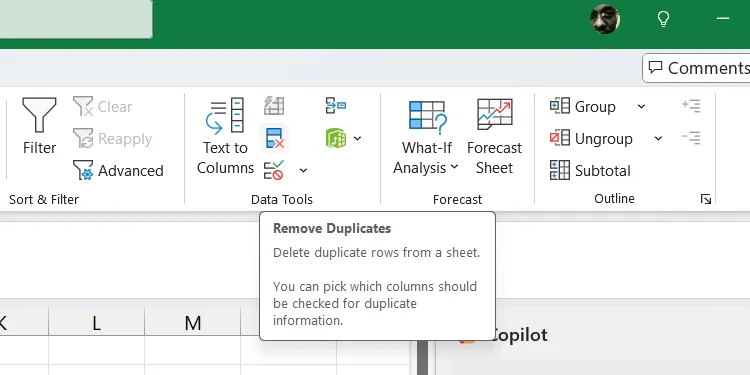 Chọn công cụ Remove Duplicates trên tab Data của Excel