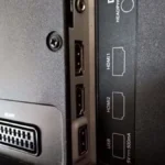 Cổng HDMI phía sau Smart TV để kết nối máy tính