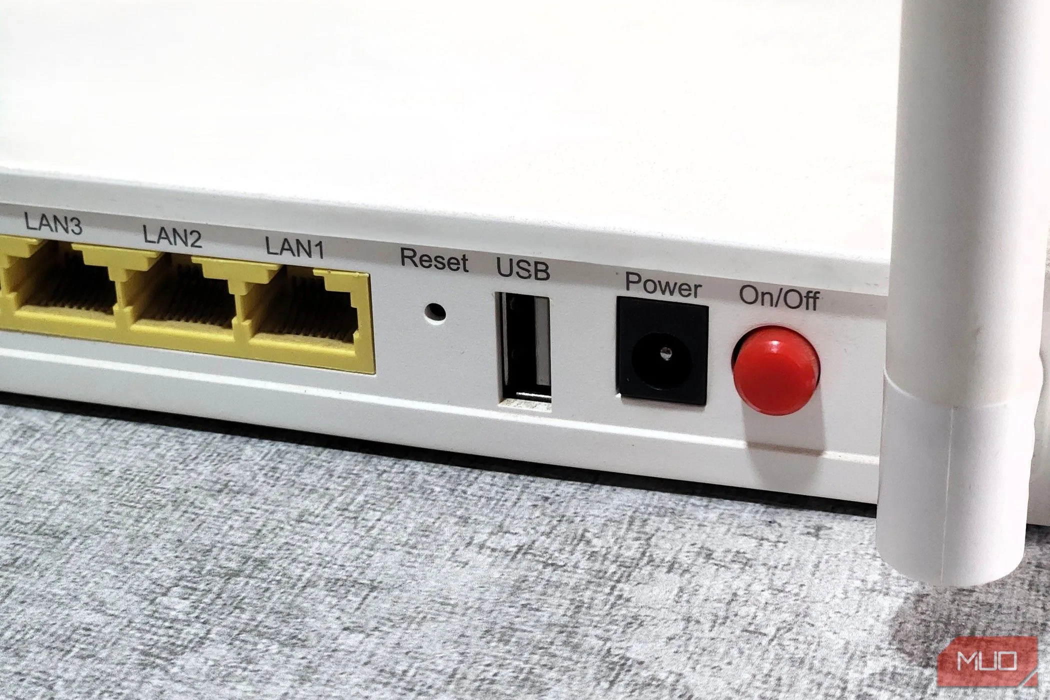 Cổng USB trên router Wi-Fi