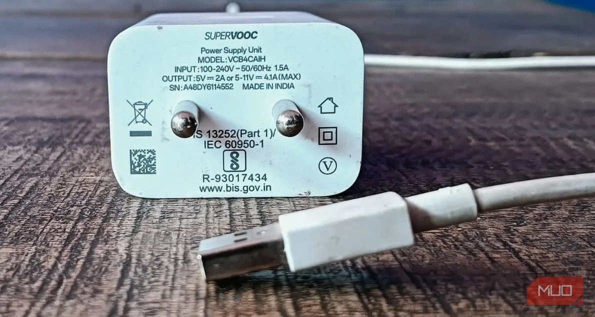 Củ sạc SuperVOOC của Oppo với cáp USB-A