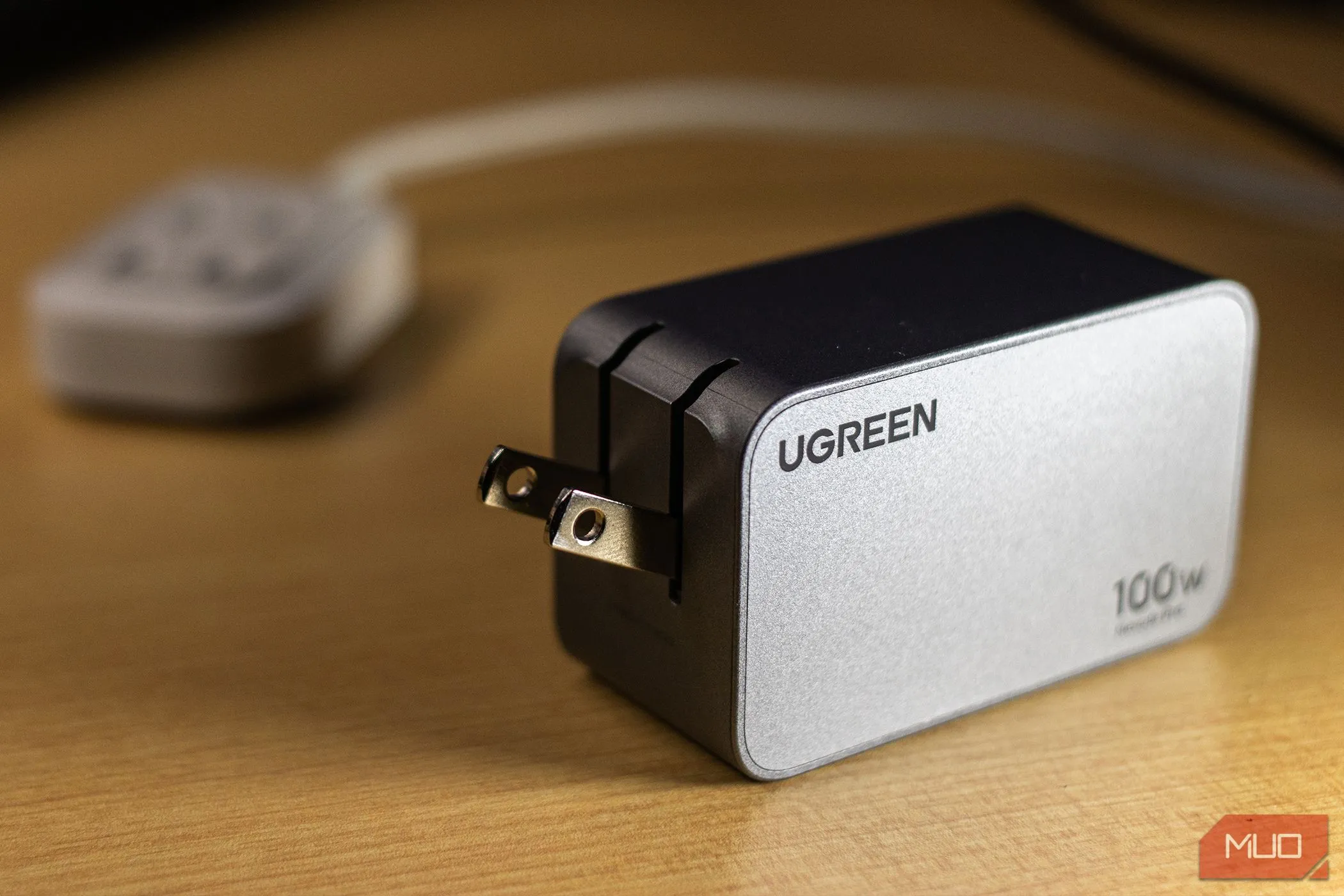 Củ sạc tường USB-C Ugreen Nexode Pro 100W với phích cắm gập