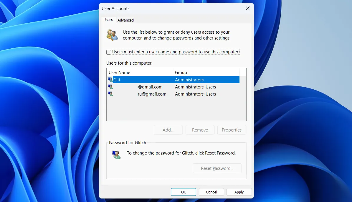 Cửa sổ User Accounts (netplwiz) trong Windows 11, cho phép quản lý tài khoản người dùng và cài đặt đăng nhập tự động