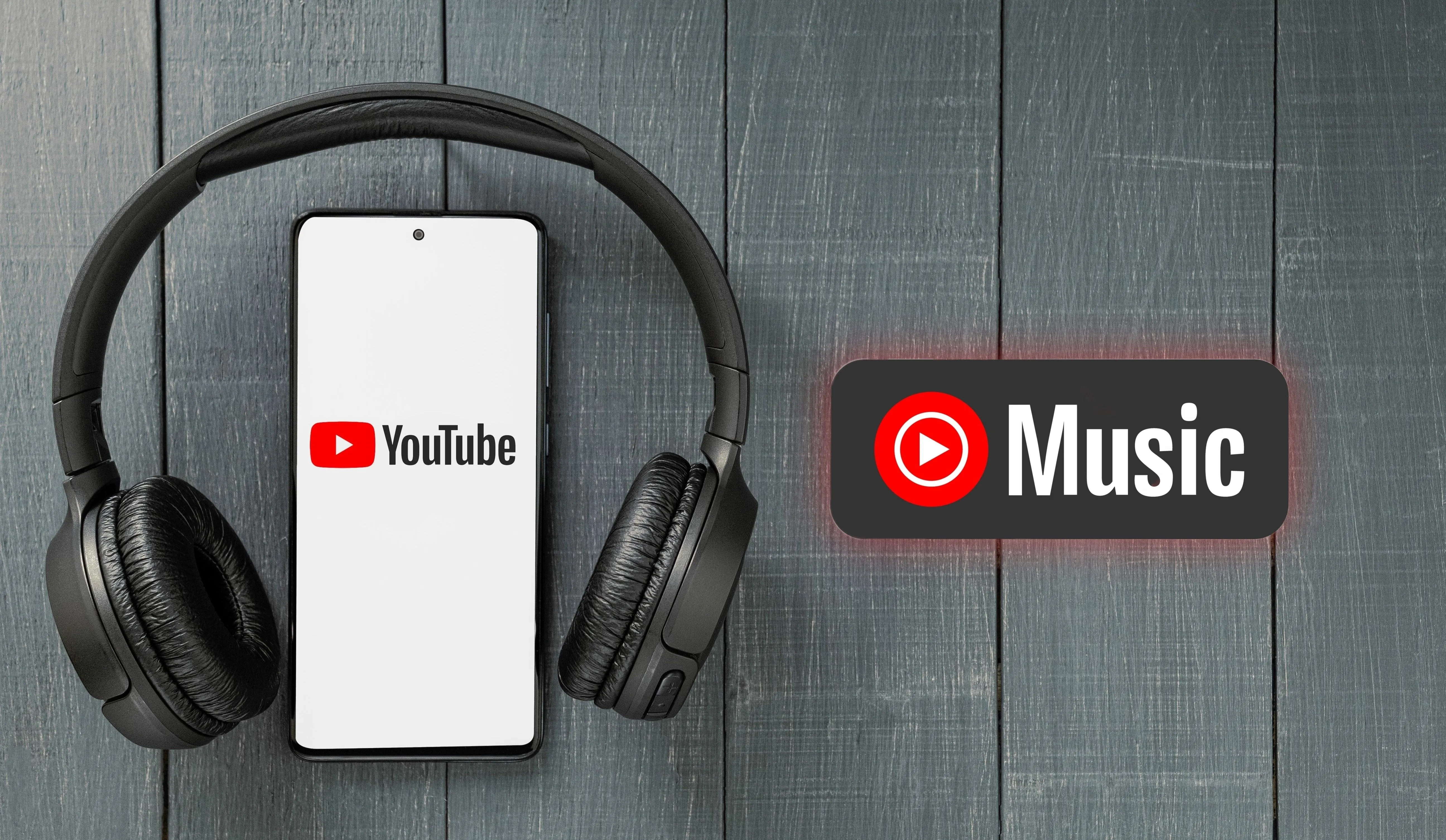 Điện thoại hiển thị logo YouTube và tai nghe, có lớp phủ logo YouTube Music