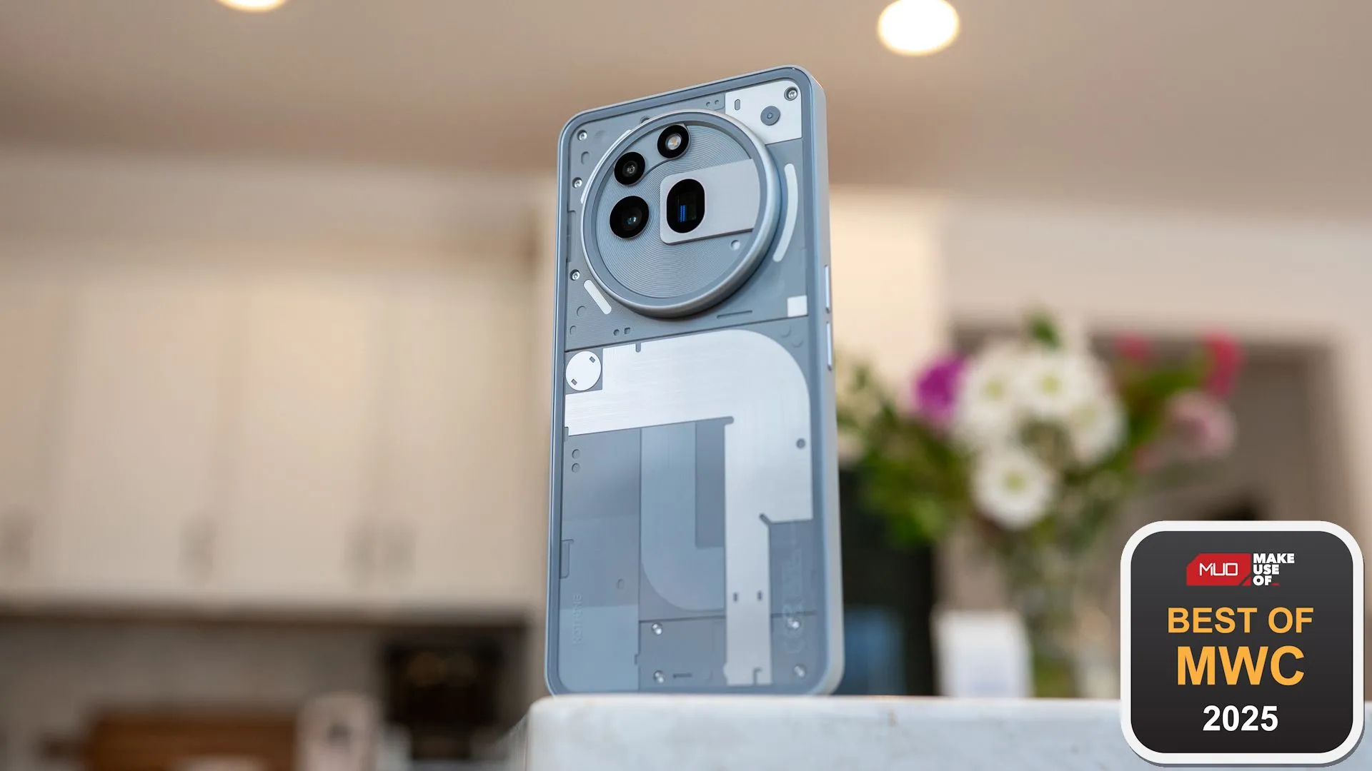 Điện thoại Nothing Phone 3a Pro tại MWC 2025 với giải thưởng