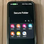 Điện thoại Samsung hiển thị ứng dụng Thư mục Bảo mật (Secure Folder) trên giao diện One UI 7.