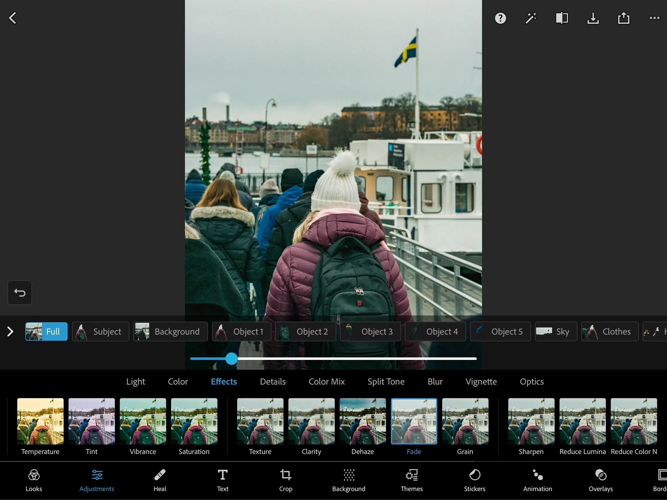 Điều chỉnh hiệu ứng Fade trong Photoshop Express trên iPad