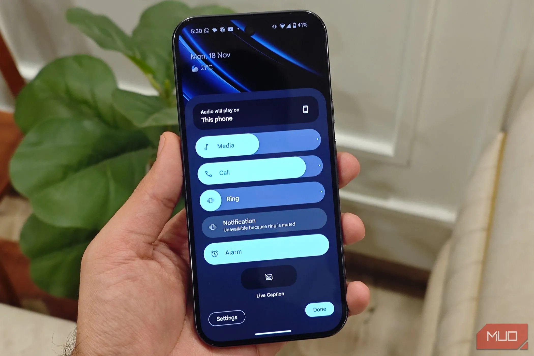 Giao diện bảng điều khiển âm lượng chi tiết trên Android 15, cho phép tùy chỉnh riêng biệt các loại âm thanh