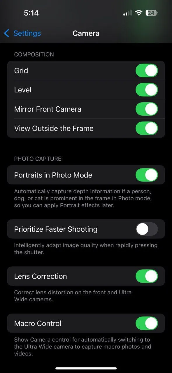 Giao diện cài đặt Camera trên iPhone, tùy chọn tắt Ưu tiên Chụp nhanh hơn