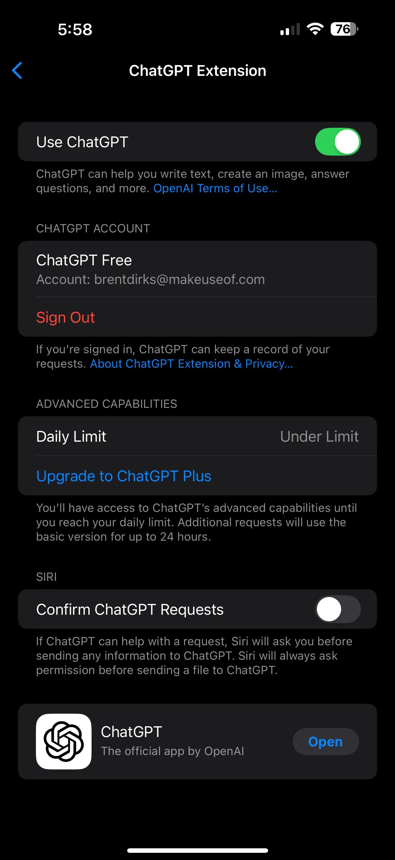 Giao diện cài đặt ChatGPT trong Apple Intelligence và Siri trên iPhone, cho phép tùy chỉnh yêu cầu