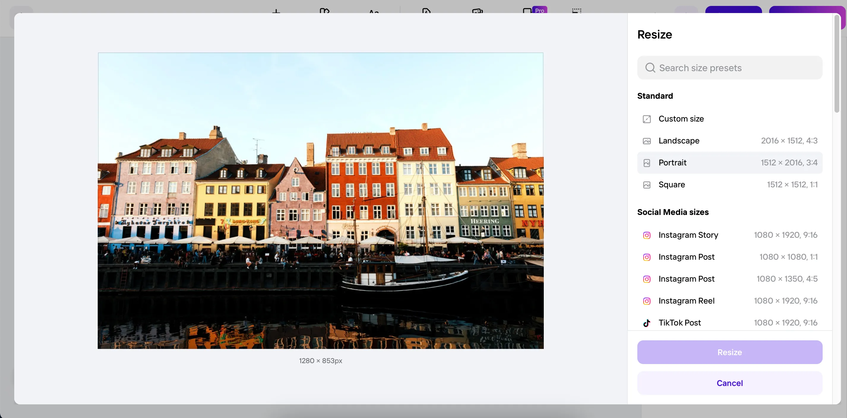 Giao diện công cụ thay đổi kích thước ảnh AI trong Photoroom