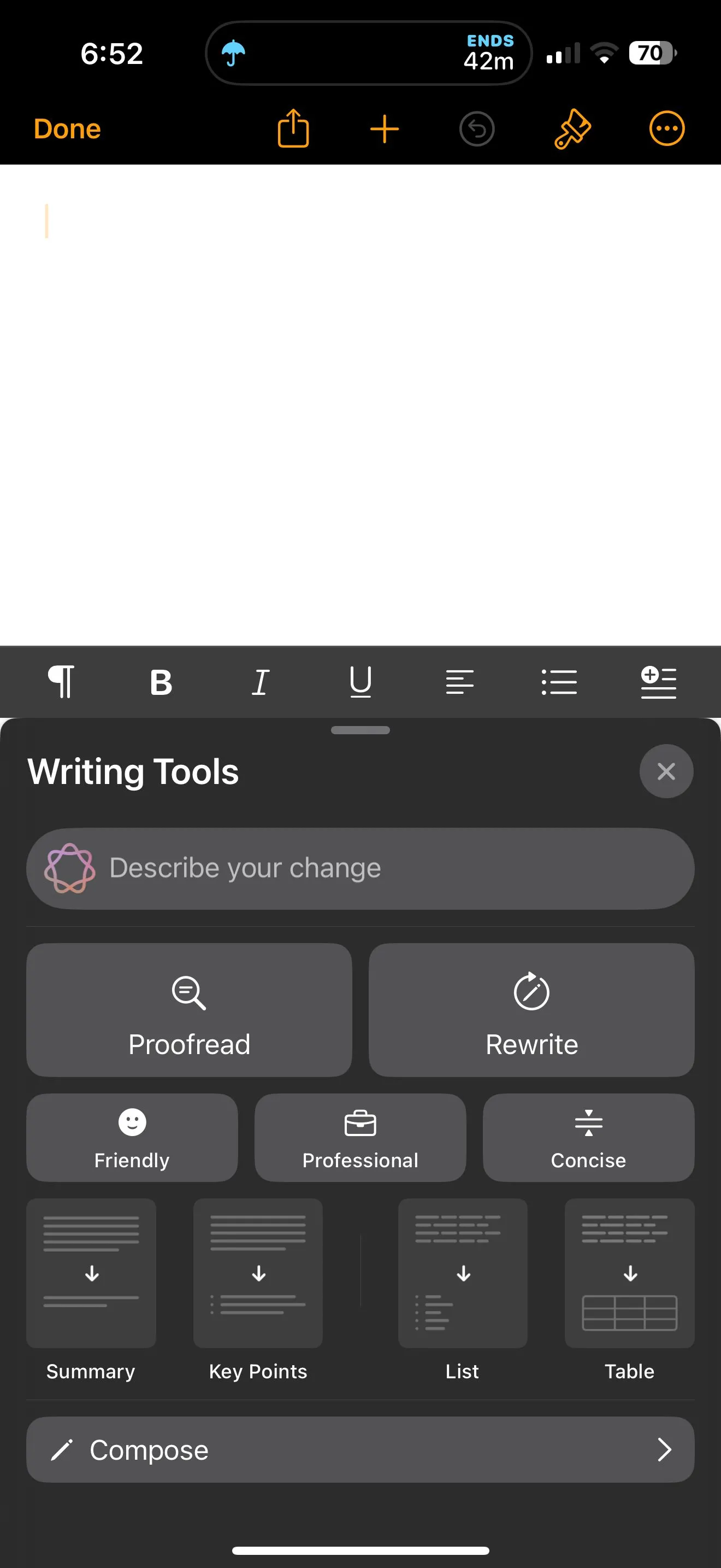 Giao diện công cụ viết được cải tiến trên iOS 18.2, cung cấp các tùy chọn chỉnh sửa và tạo văn bản AI