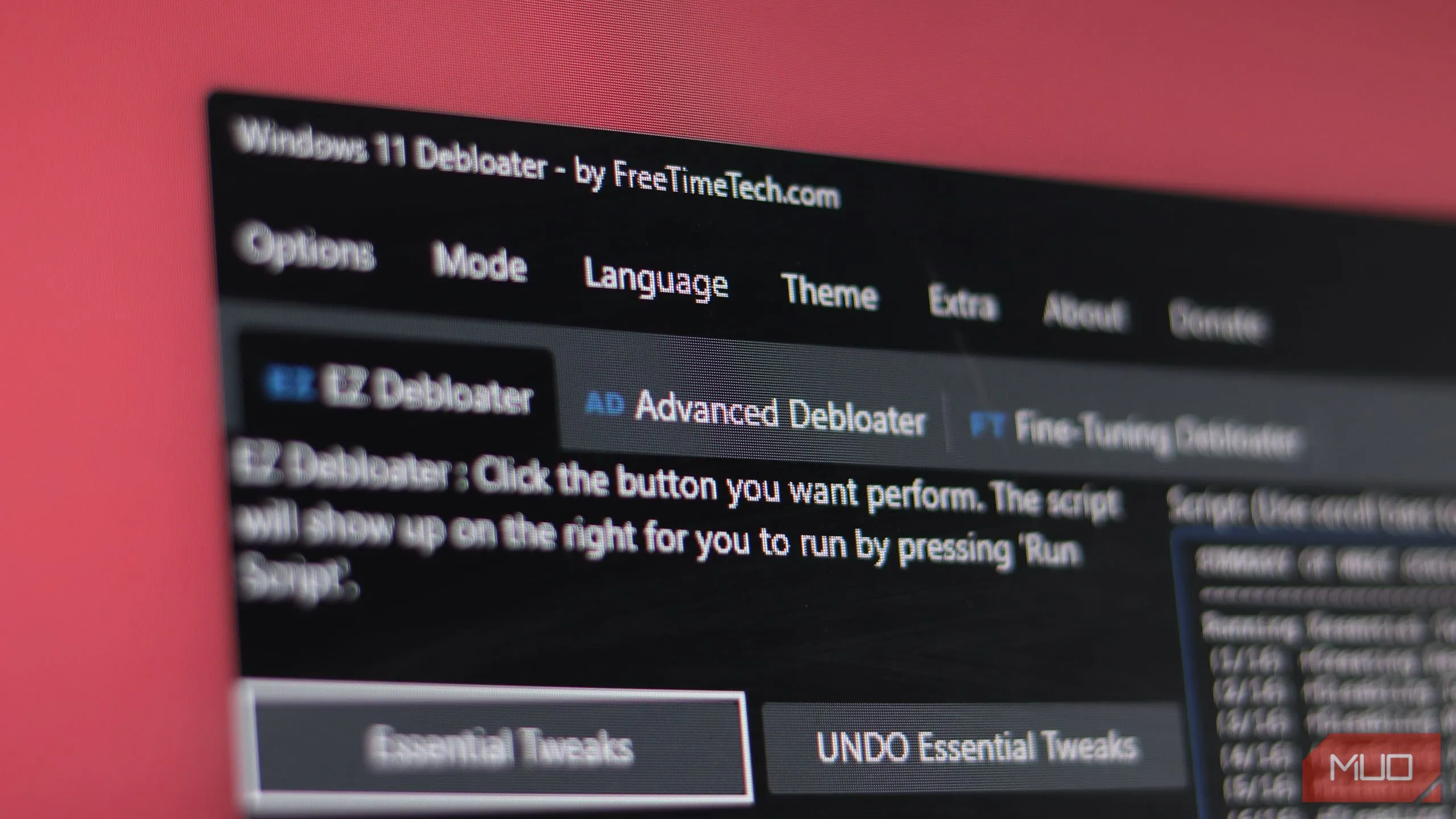 Giao diện công cụ Windows 11 Debloater với các tùy chọn tối ưu hệ thống