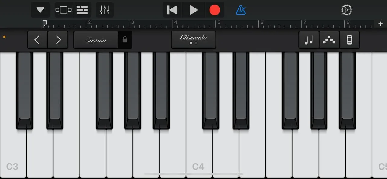 Giao diện đàn piano ảo trong ứng dụng GarageBand, minh họa khả năng tạo nhạc chuyên nghiệp ngay trên iPhone.