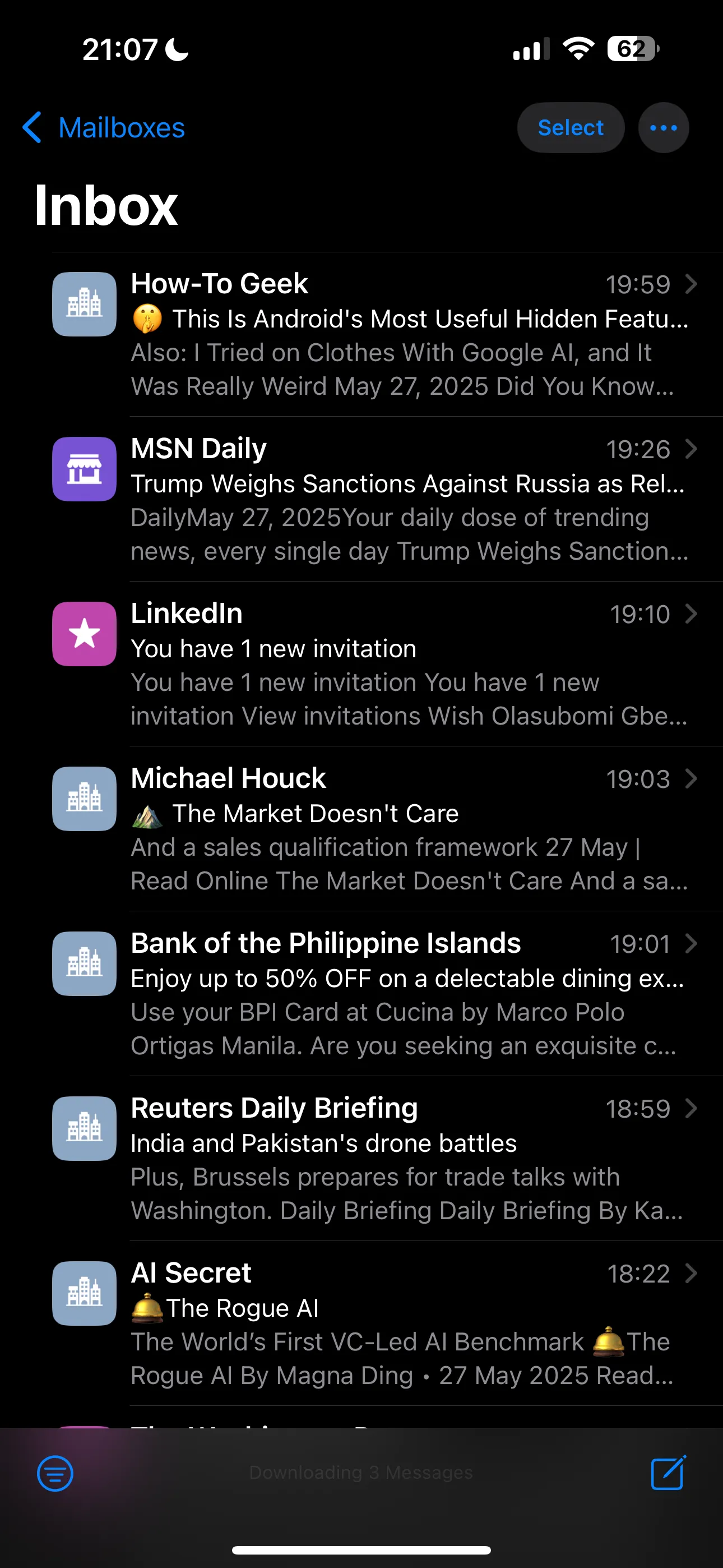 Giao diện hộp thư đến của ứng dụng Mail mặc định trên iPhone