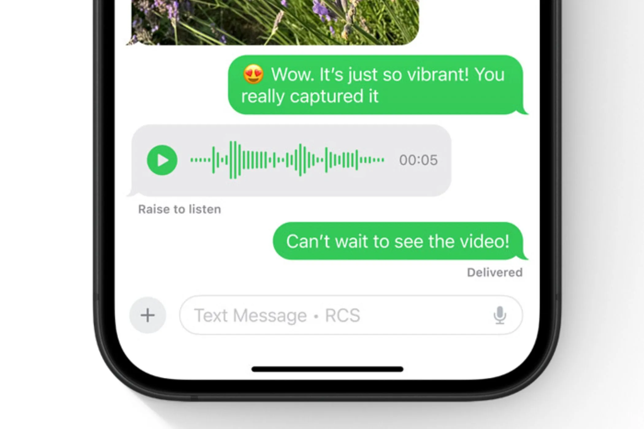 Giao diện iPhone hiển thị tin nhắn RCS, minh họa khả năng tương thích với Android nhưng vẫn còn hạn chế về bảo mật