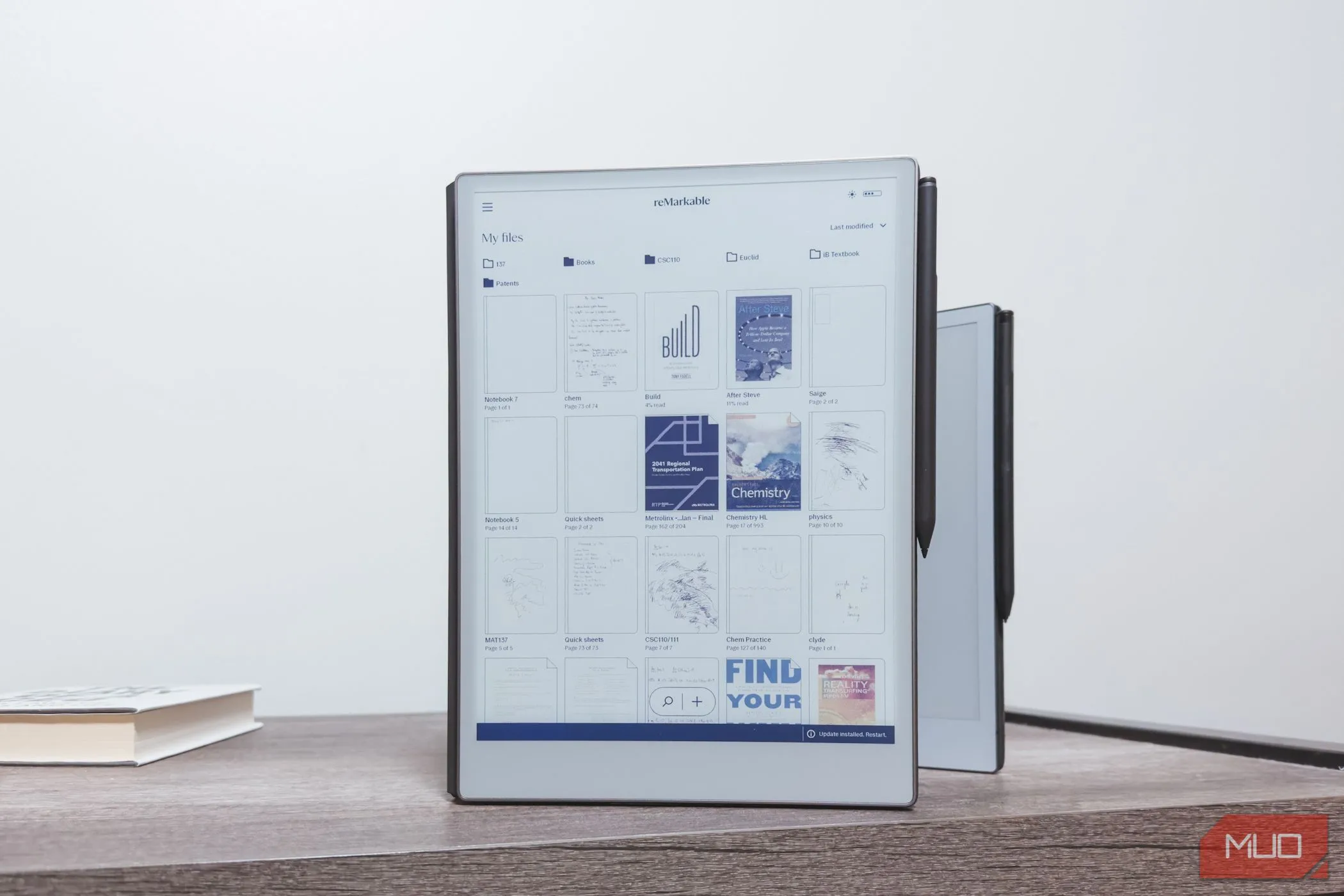 Giao diện màn hình chính (homepage) của hệ điều hành reMarkable Paper Pro, thể hiện sự tối giản và tập trung.