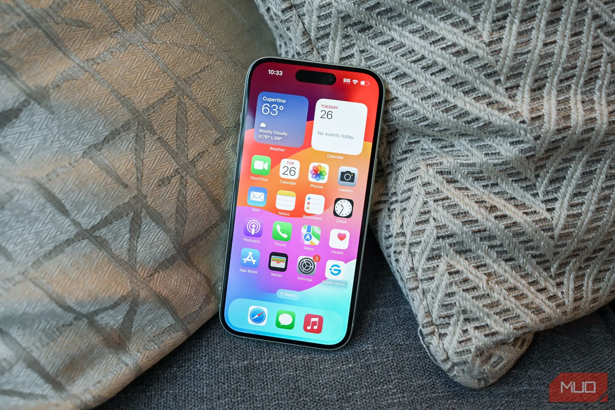 Giao diện màn hình chính trên iPhone 15 đang mở