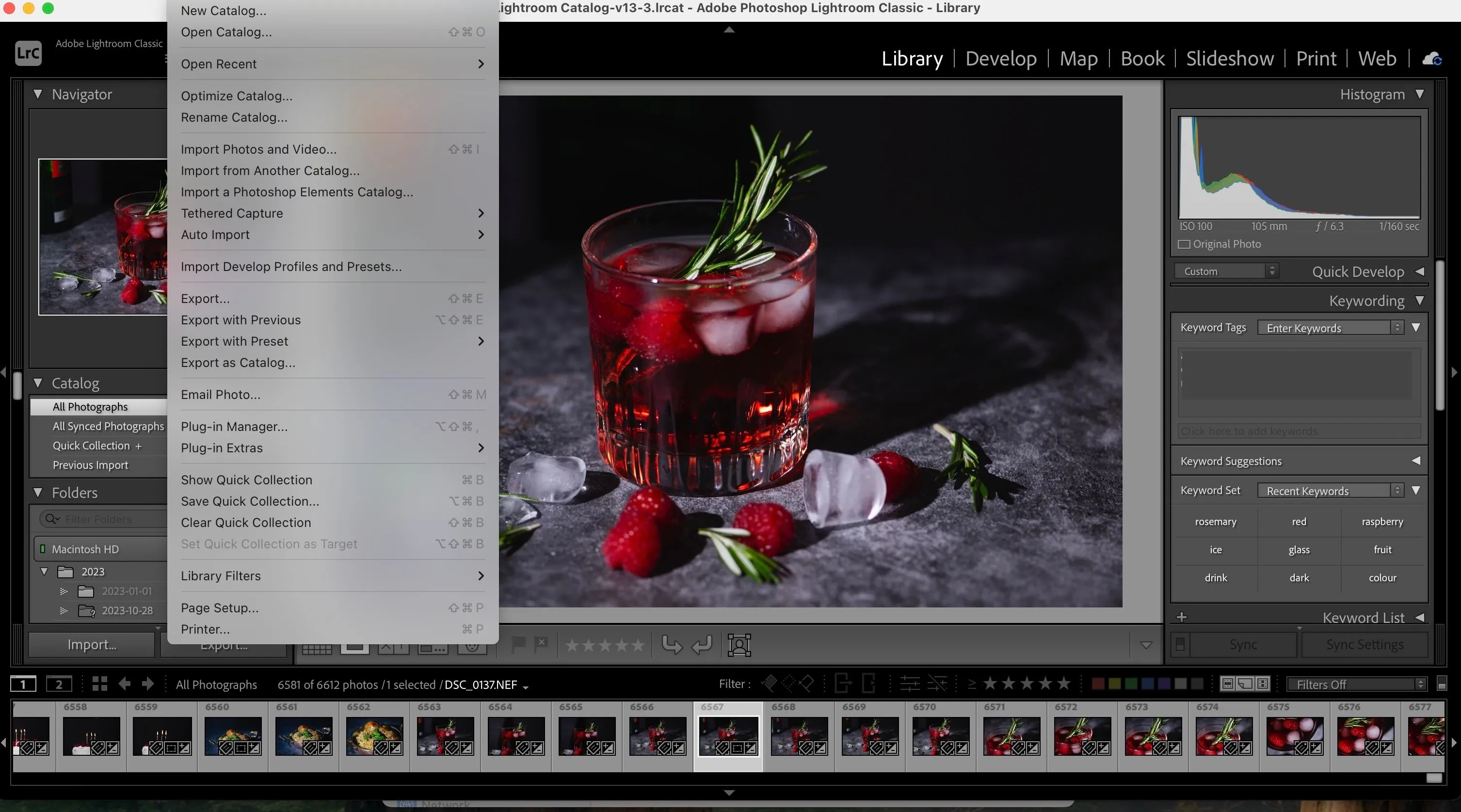 Giao diện phần mềm Adobe Lightroom đang xử lý các tập tin hình ảnh dung lượng lớn