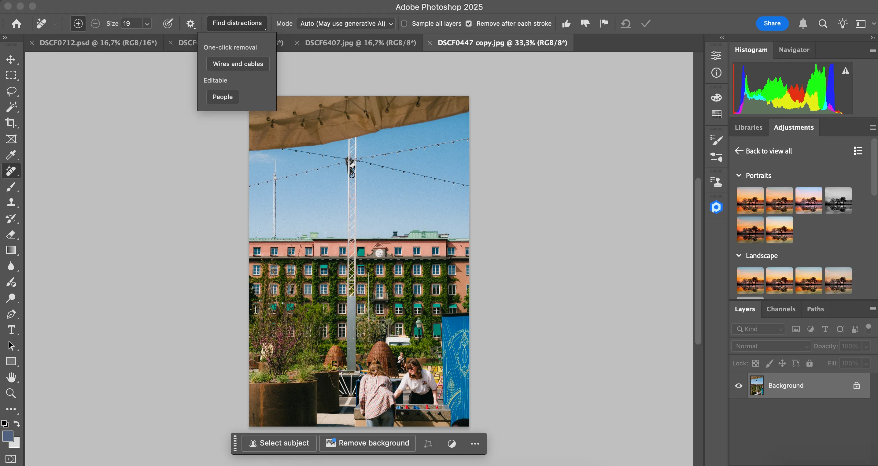 Giao diện Photoshop 2025 với tính năng One-Click Remove để tìm và loại bỏ các vật thể gây phân tâm như dây điện.