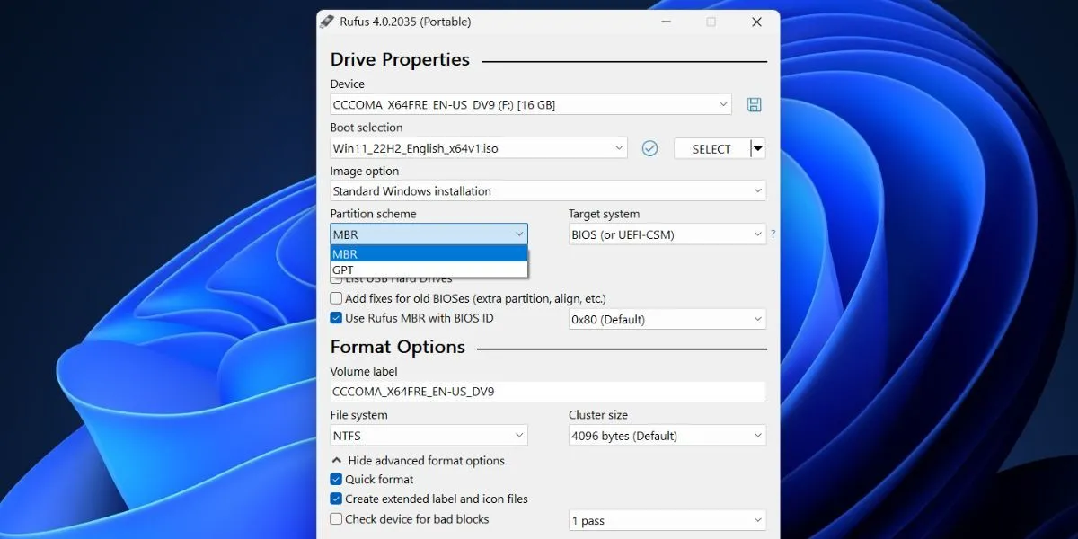 Giao diện Rufus hiển thị các tùy chọn cài đặt chính để tạo USB boot Windows 11