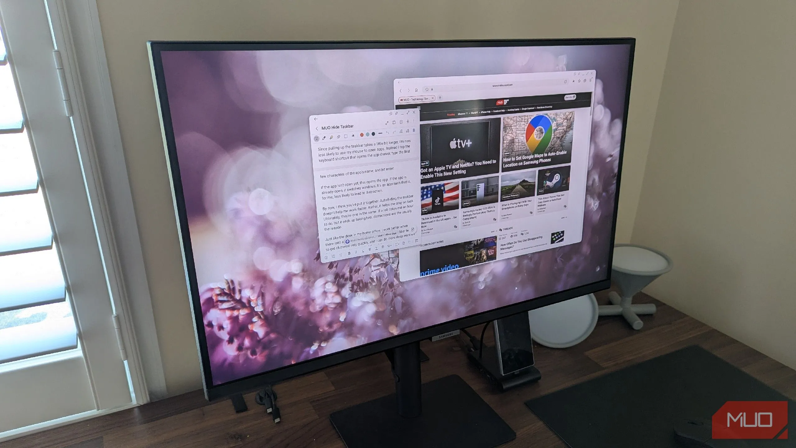 Giao diện Samsung DeX trên màn hình ngoài, hiển thị môi trường làm việc giống máy tính để bàn